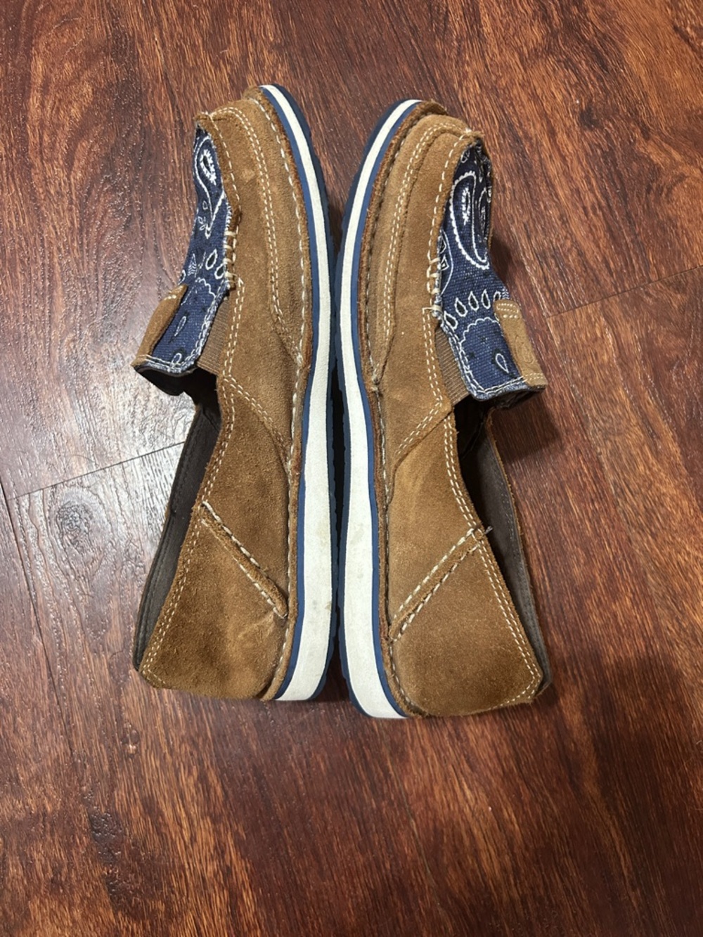 Ariat Brown Suede Slip-On Slippers with Navy Bandana Toe - Picture 5 of 7